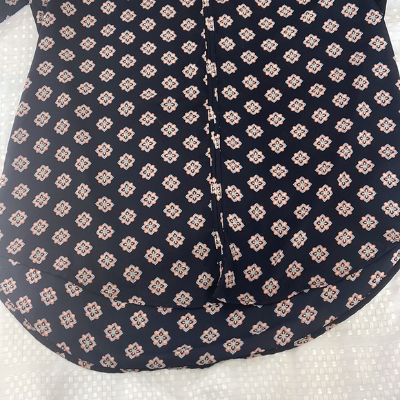 Pleione long sleeved blouse with a small V neckline - Picture 9 of 12